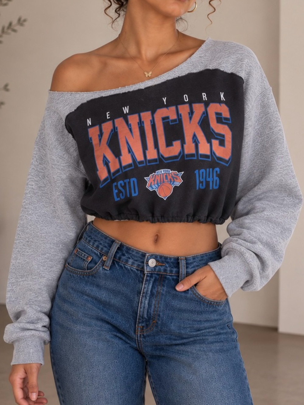 Cropped Knicks Off-Shoulder Sweatshirt - Gray/Black